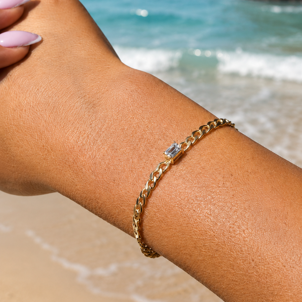 CHAIN BRACELET WITH EMERALD