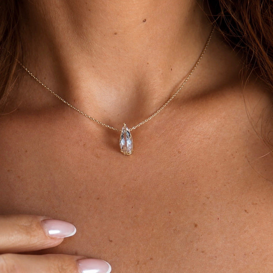 ESSENCE NECKLACE