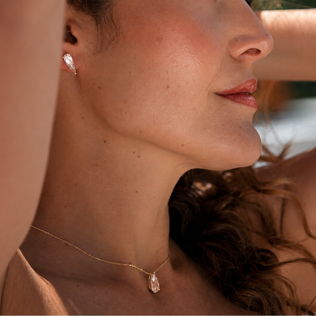 ESSENCE NECKLACE
